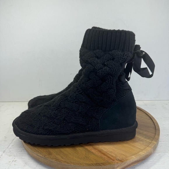 UGG Australia Women's Isla Knit Boots Cable Knit Lace Up Size 8 Black 1008840 - Picture 1 of 10